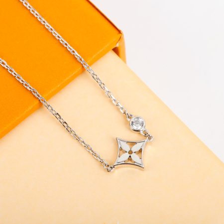 LV Idylle Blossom Necklace - Image 4