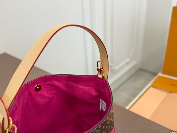 LV 25 Allinbb Bucket Bag