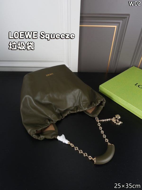 LOEWE Medium Squeeze bag