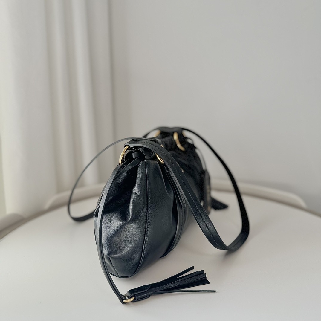 Miu Miu Shoulder Bag in Nero - Image 3