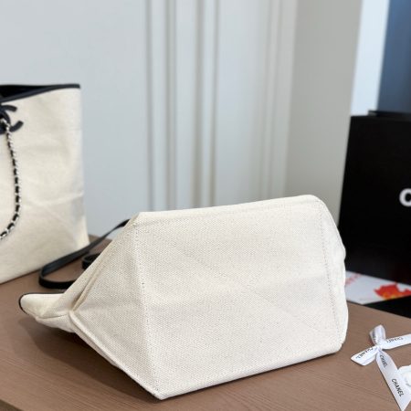 Chanel Underarm Bag with Handle - Image 3
