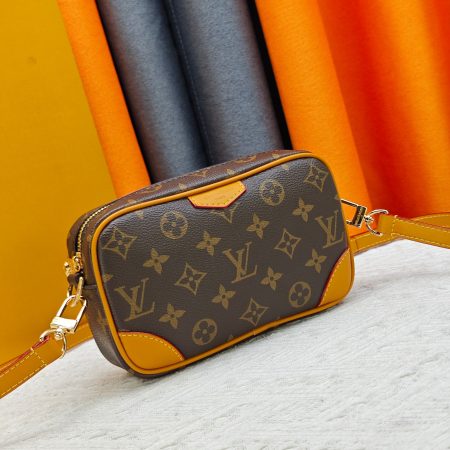 LV  Trocadero Mini Bag - Image 15