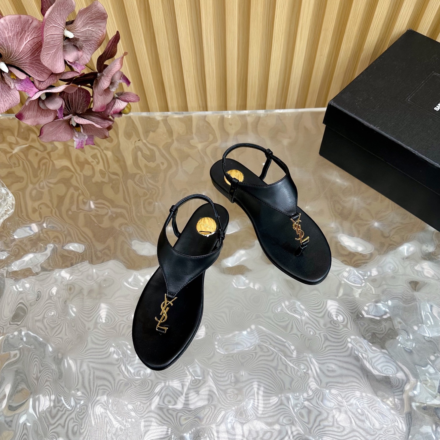 YSL Vitel Vernice Soft Thong Sandals - Image 7