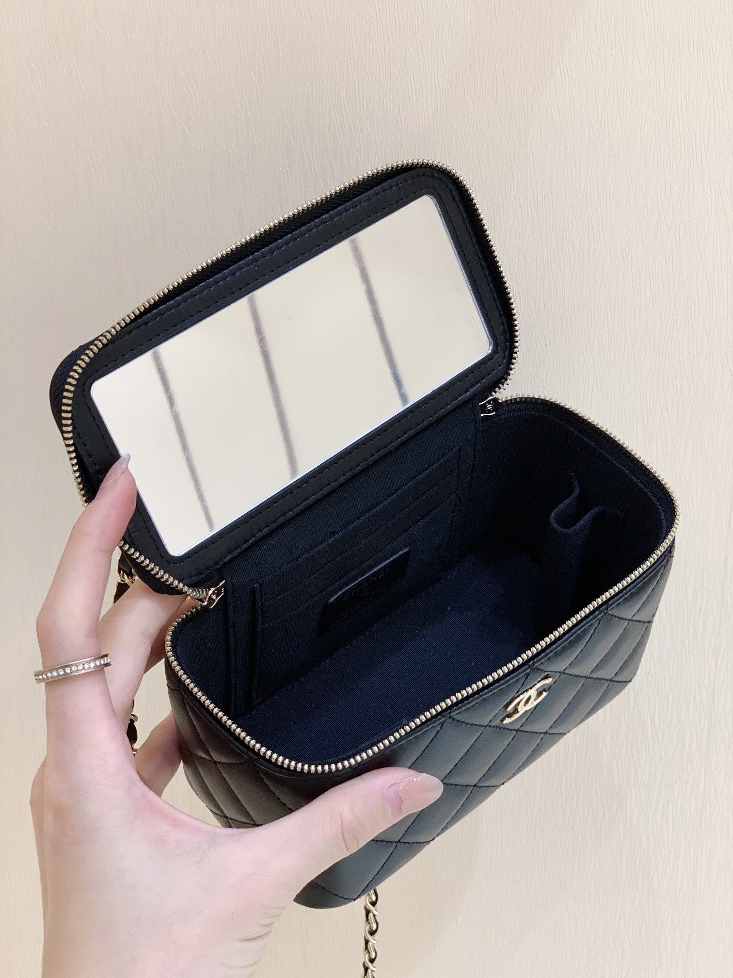 Chanel 2022 CC Makeup Box Top Quality - Image 9
