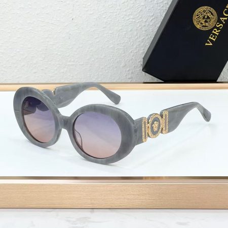 Versace Fashionable Sunglasses - Image 3