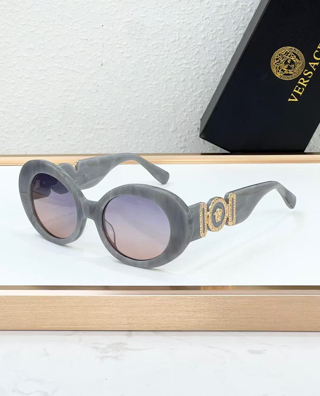 Versace Fashionable Sunglasses - Image 3
