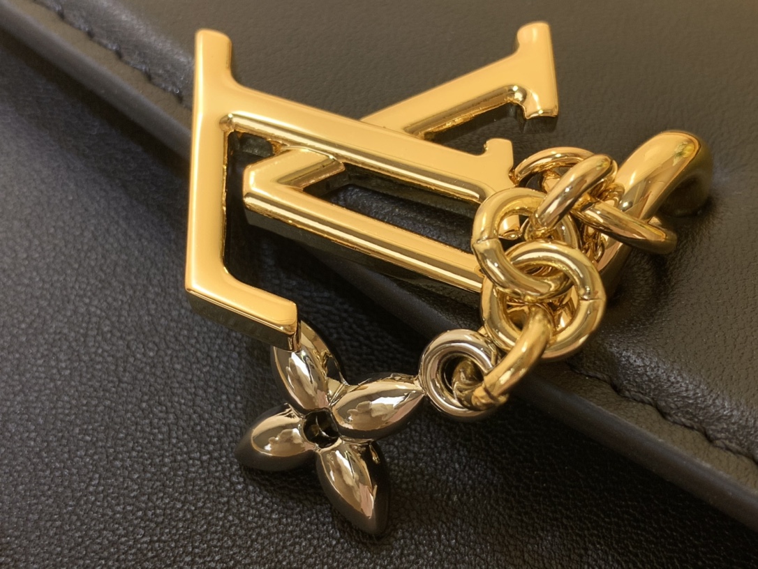 LV Wallet On Chain Bloom Bag - 10A mirror version - Image 6