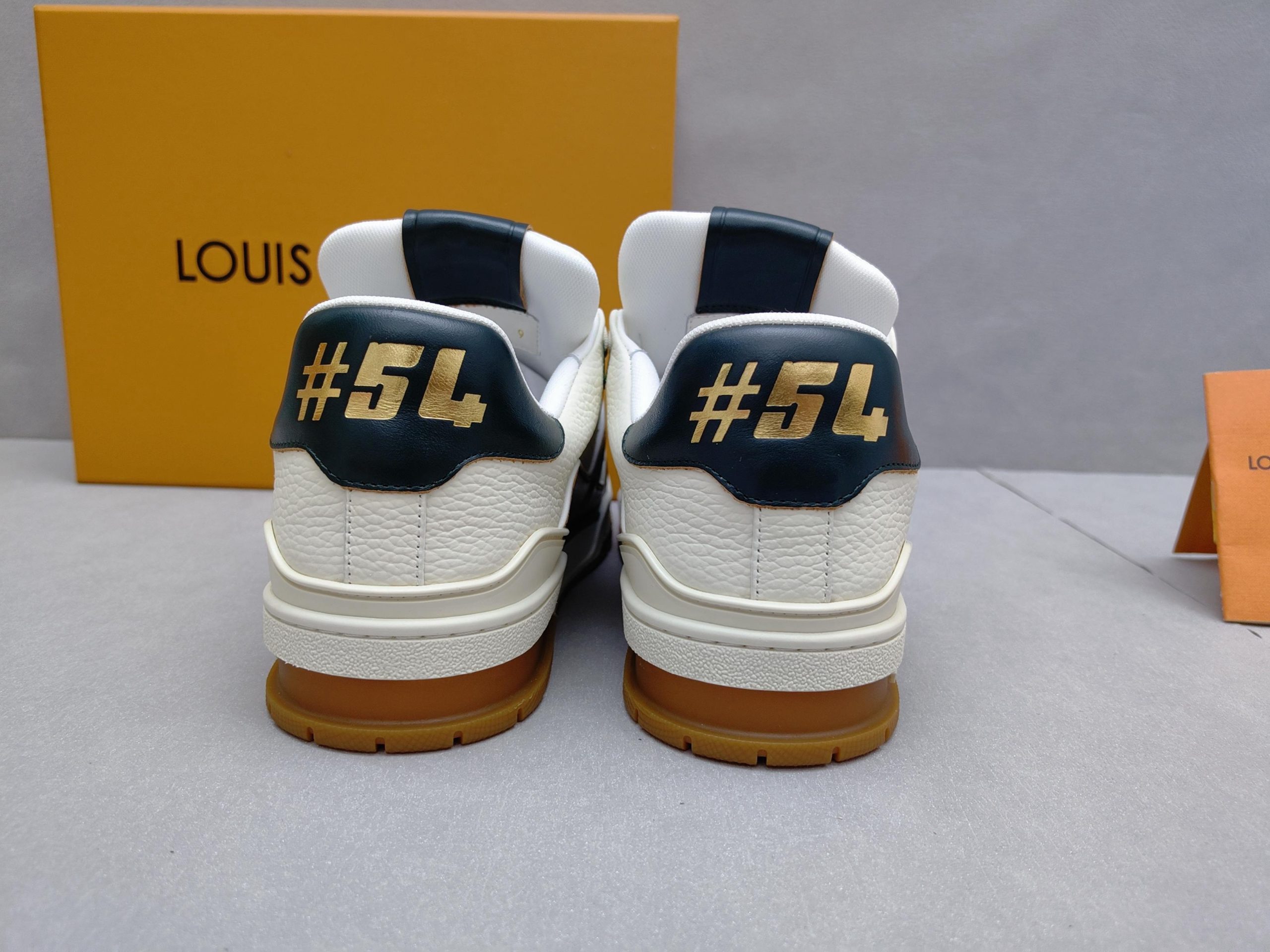 LV Men Trainer Sneakers Top Quality - Image 5