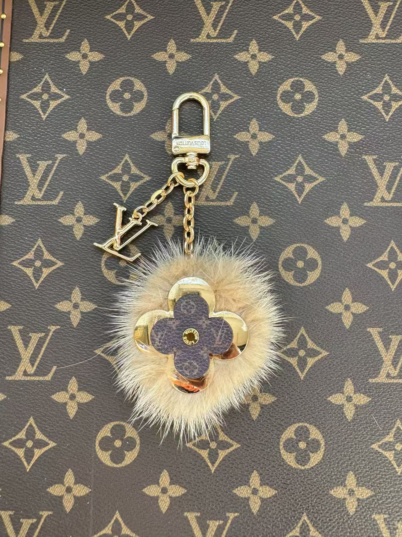 LV keychain - Image 2