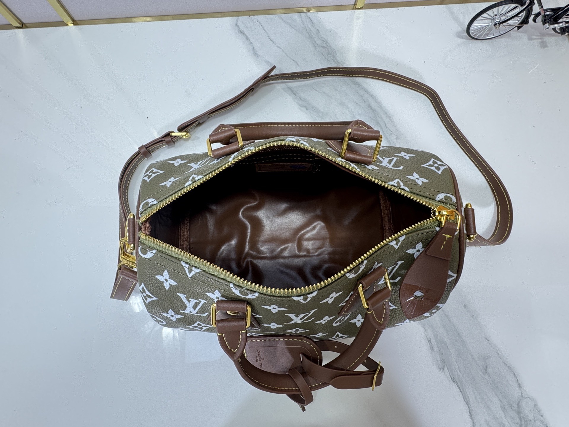 LV Speedy Bandoulière 25 Bag - Image 6