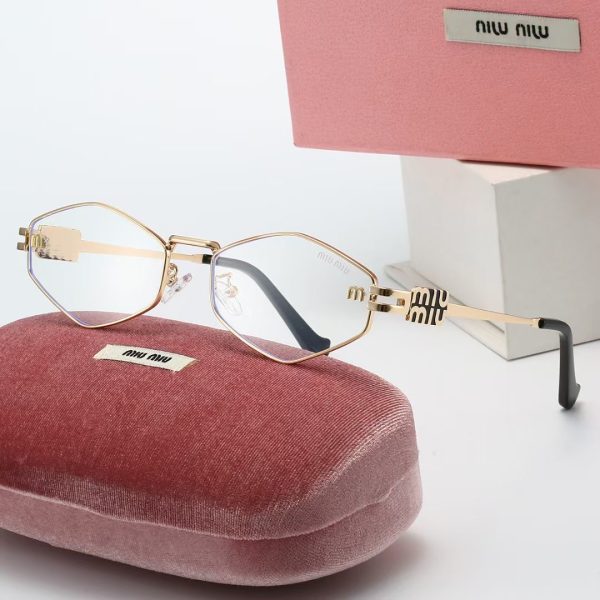 Miu Miu Fashionable Sunglasses