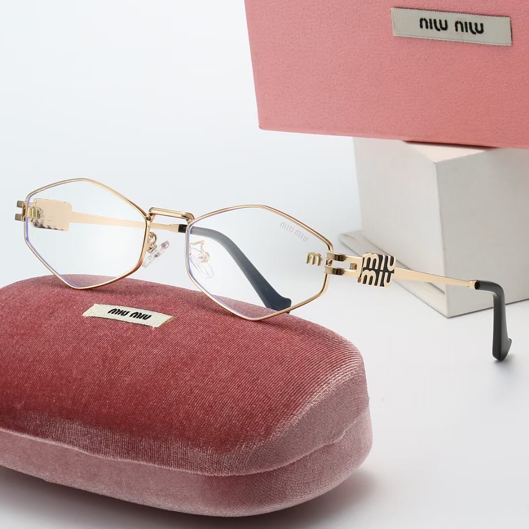 Miu Miu Fashionable Sunglasses - Image 5