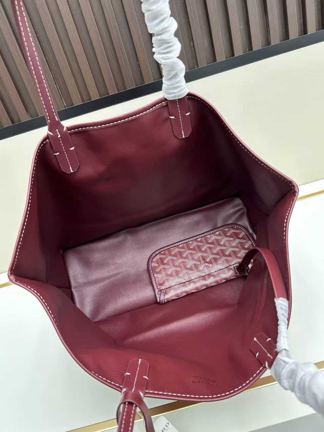 Goyard Saint Louis Bag Burgundy - Image 6