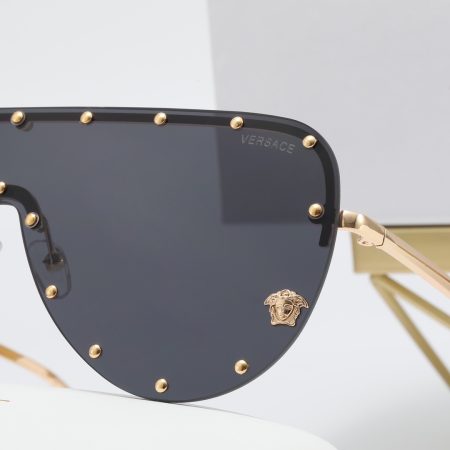 Versace Fashionable Sunglasses - Image 9