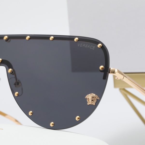 Versace Fashionable Sunglasses