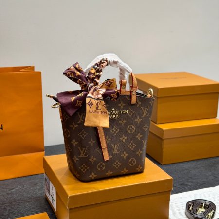 LV bucket shoulder handbag - Image 4
