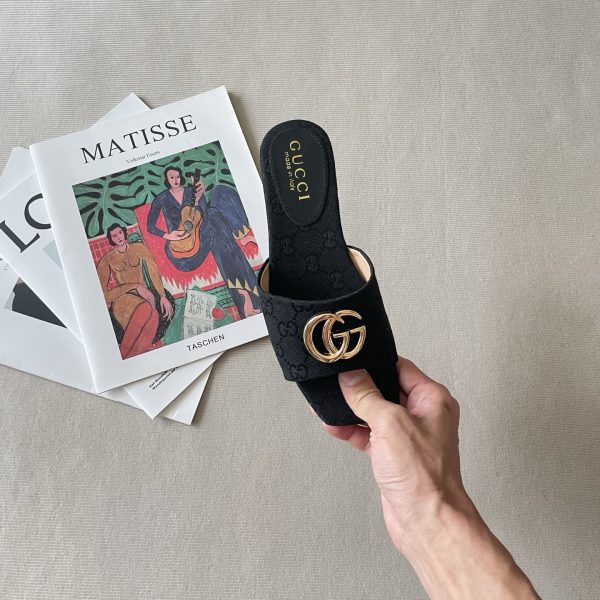 Gucci 26SS – Double G Wide-Toe Flat Sandals