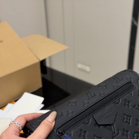 LV Pulse Messenger Monogram Shadow Bag - Image 3