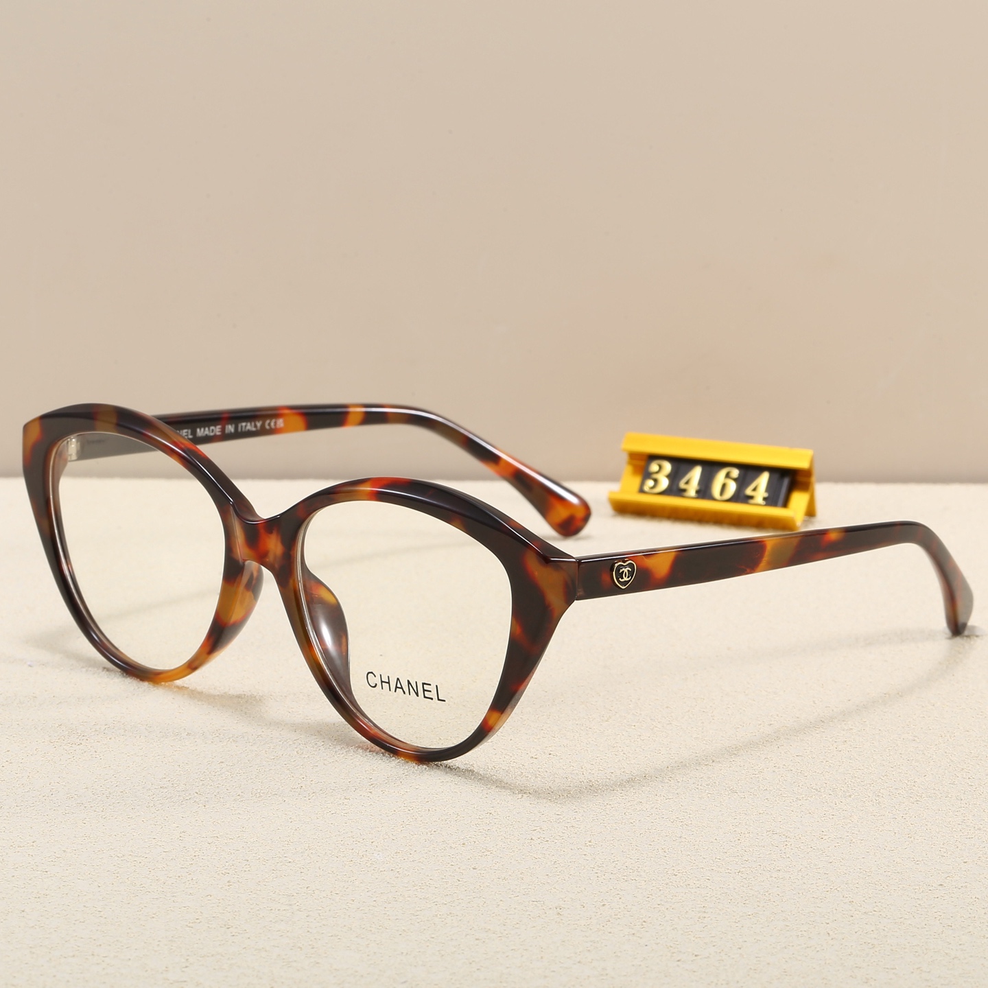 Chanel Fashionable Sunglasses - Image 5