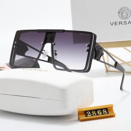 Versace Fashionable Sunglasses - Image 5