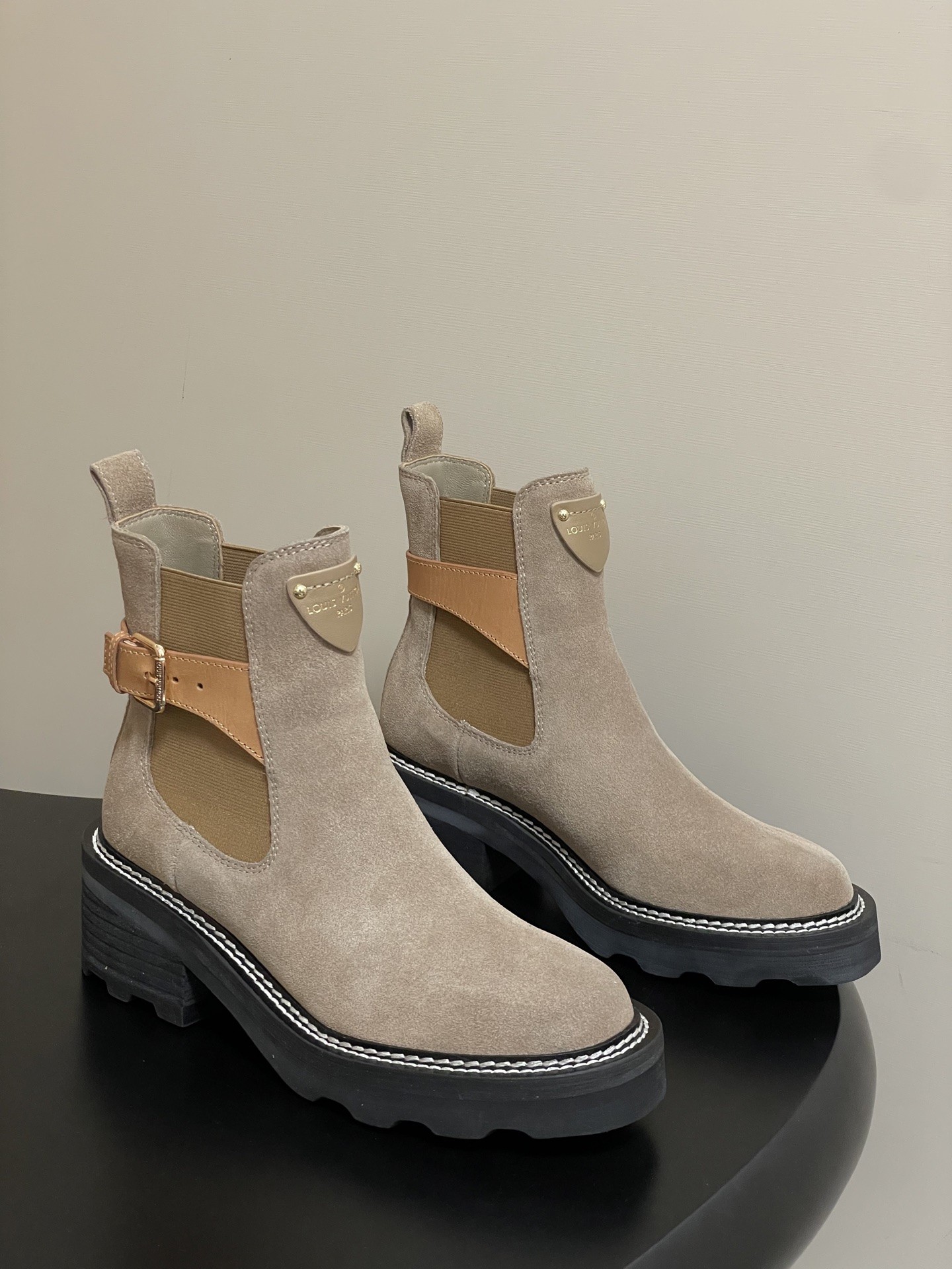 LV Beaubourg Boots - Image 2