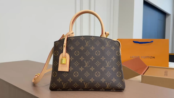 Lv Montaigne Bag