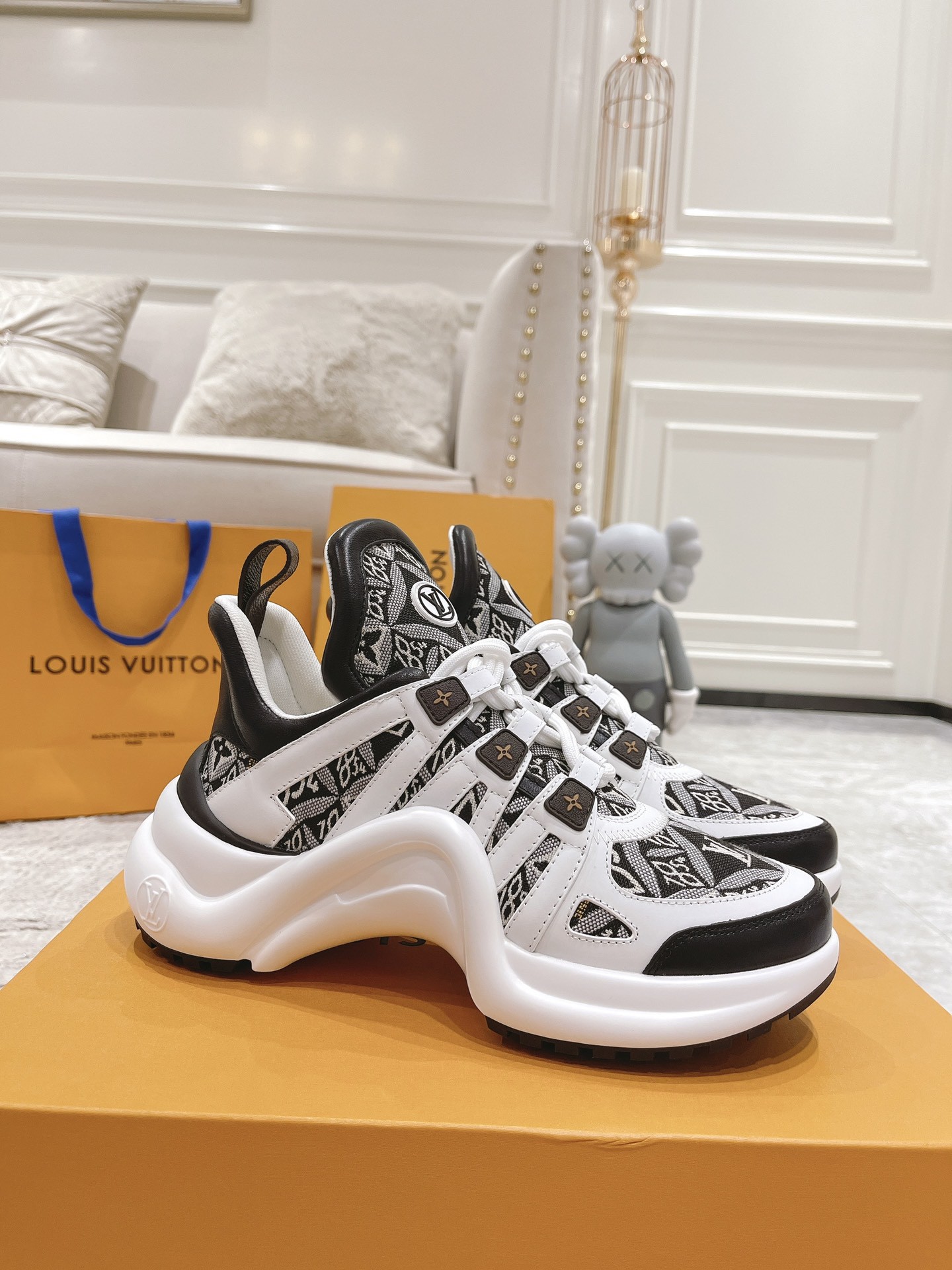 LV Archlight Sneakers Shoes - Image 3