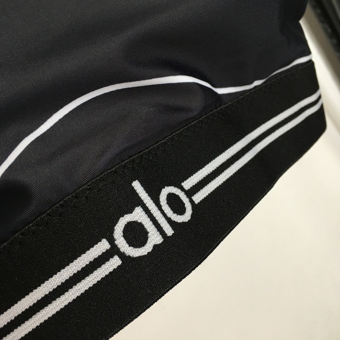 ALO Yoga Exercise Set - Image 4