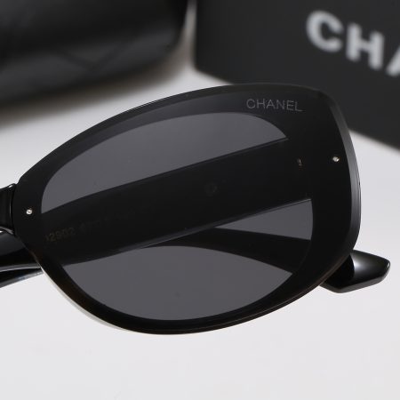 Chanel Fashionable Sunglasses - Image 9