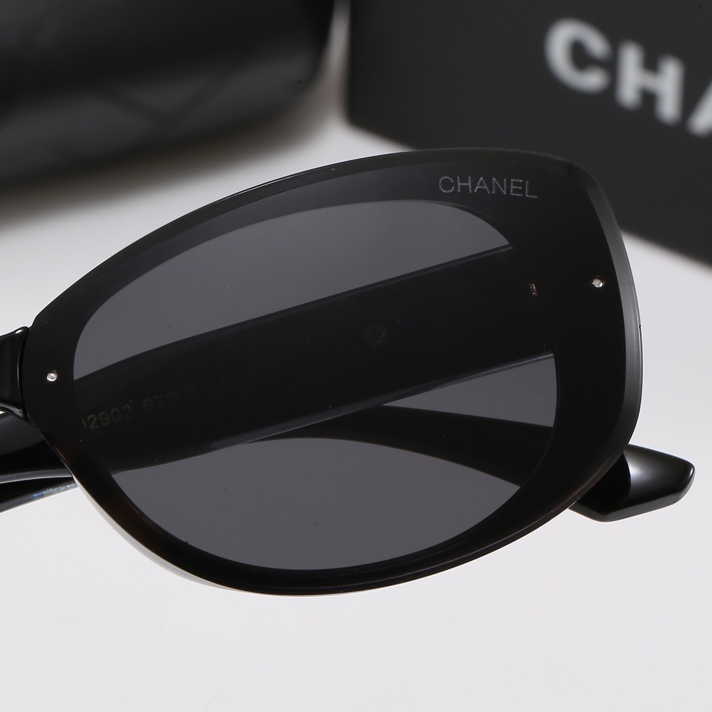 Chanel Fashionable Sunglasses - Image 9