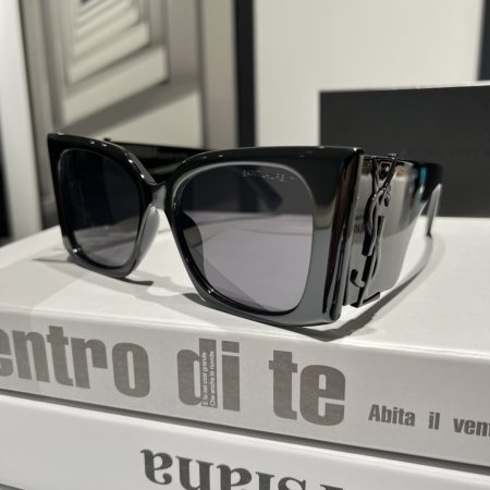 Saint Laurent Fashionable Sunglasses - Image 5