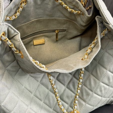Chanel 25 Hobo Handbag - Image 9