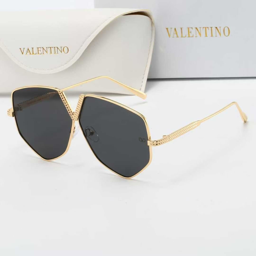 Valentino Fashionable Sunglasses - Image 7