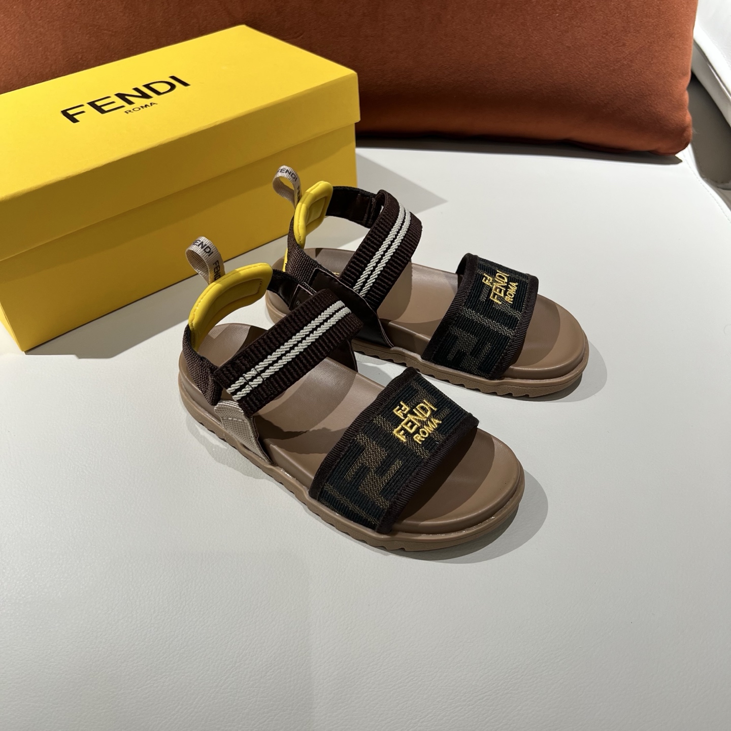 Fendi children's sandals - Image 4