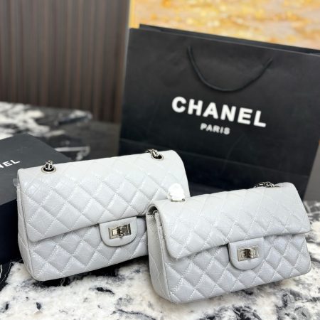 Chanel Quilto 2.55 Shoulder Bag - Image 7
