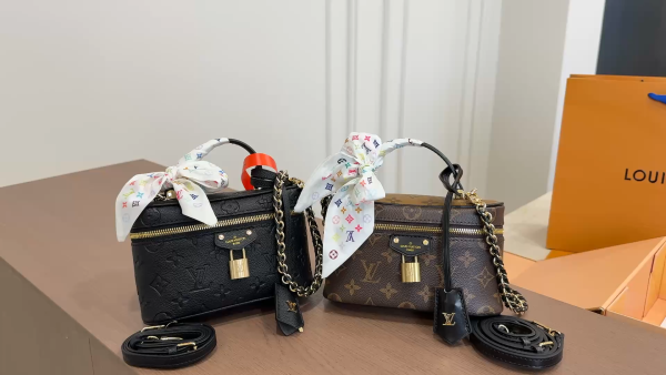 LV Nice BB Vintage Makeup Bag