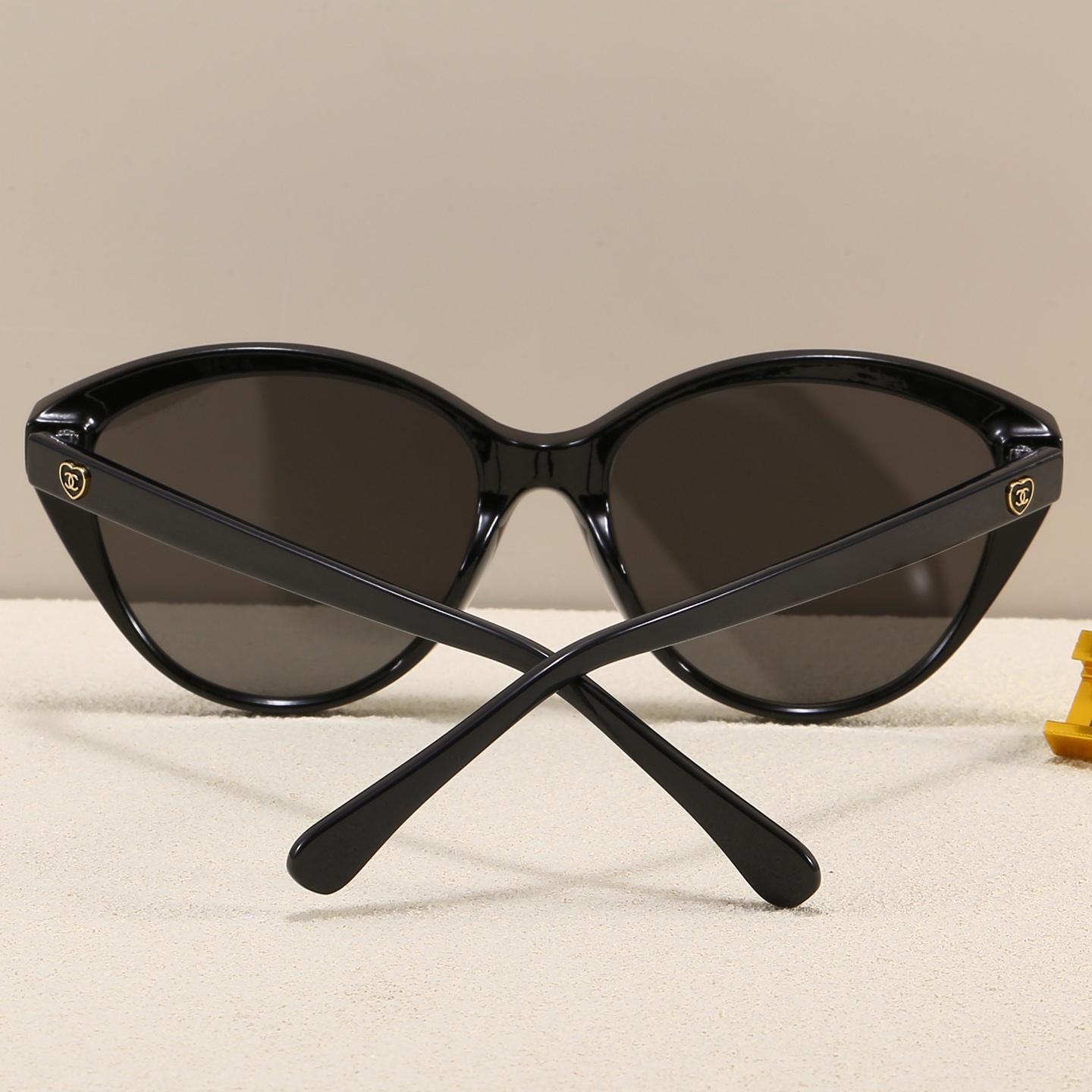 Chanel Fashionable Sunglasses - Image 8