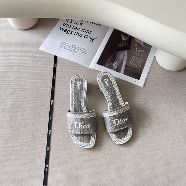 DIOR 26P Early Summer Embroidered Chunky-Heel Sandals
