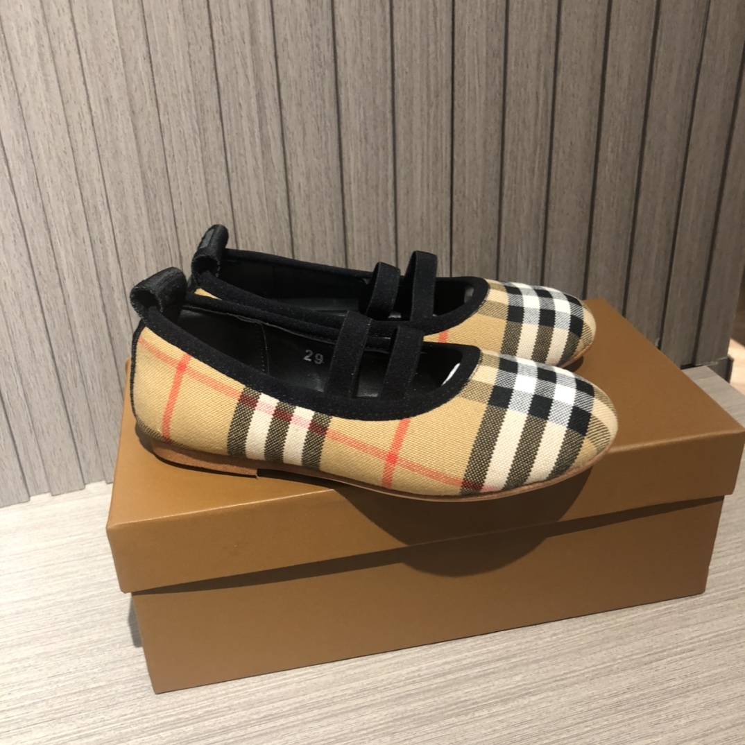 Burberry Children's Shoes - Image 5