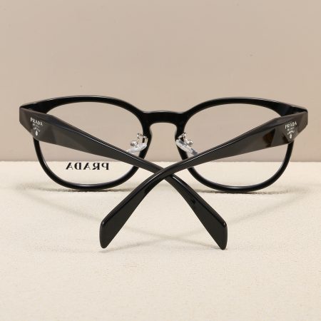 Prada Fashionable Sunglasses - Image 8