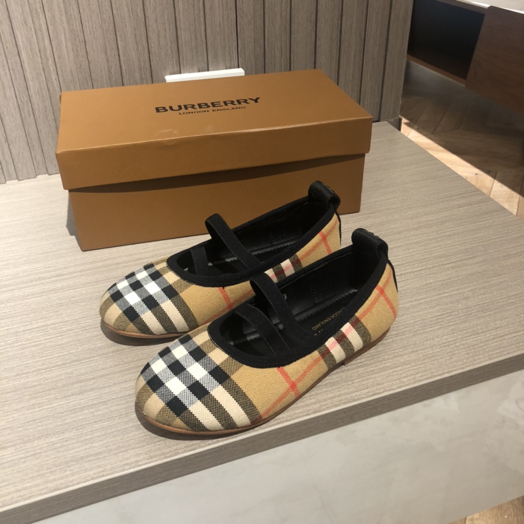 Burberry Children's Shoes - Image 7