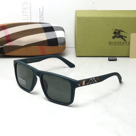 Burberry Fashionable Sunglasses - Image 3
