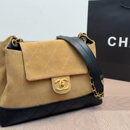 Chanel Fall/Winter New Diamond Quilted Bag - Image 2