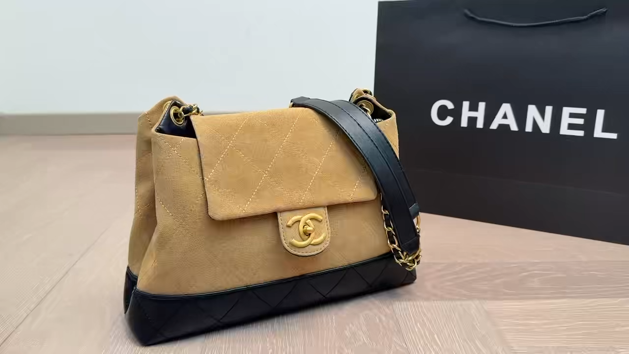 Chanel Fall/Winter New Diamond Quilted Bag - Image 2