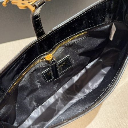 Saint Laurent Le 5 à 7 Hobo Shoulder Bag Laquered - Image 10