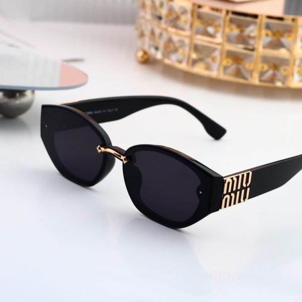 Miu Miu Fashionable Sunglasses