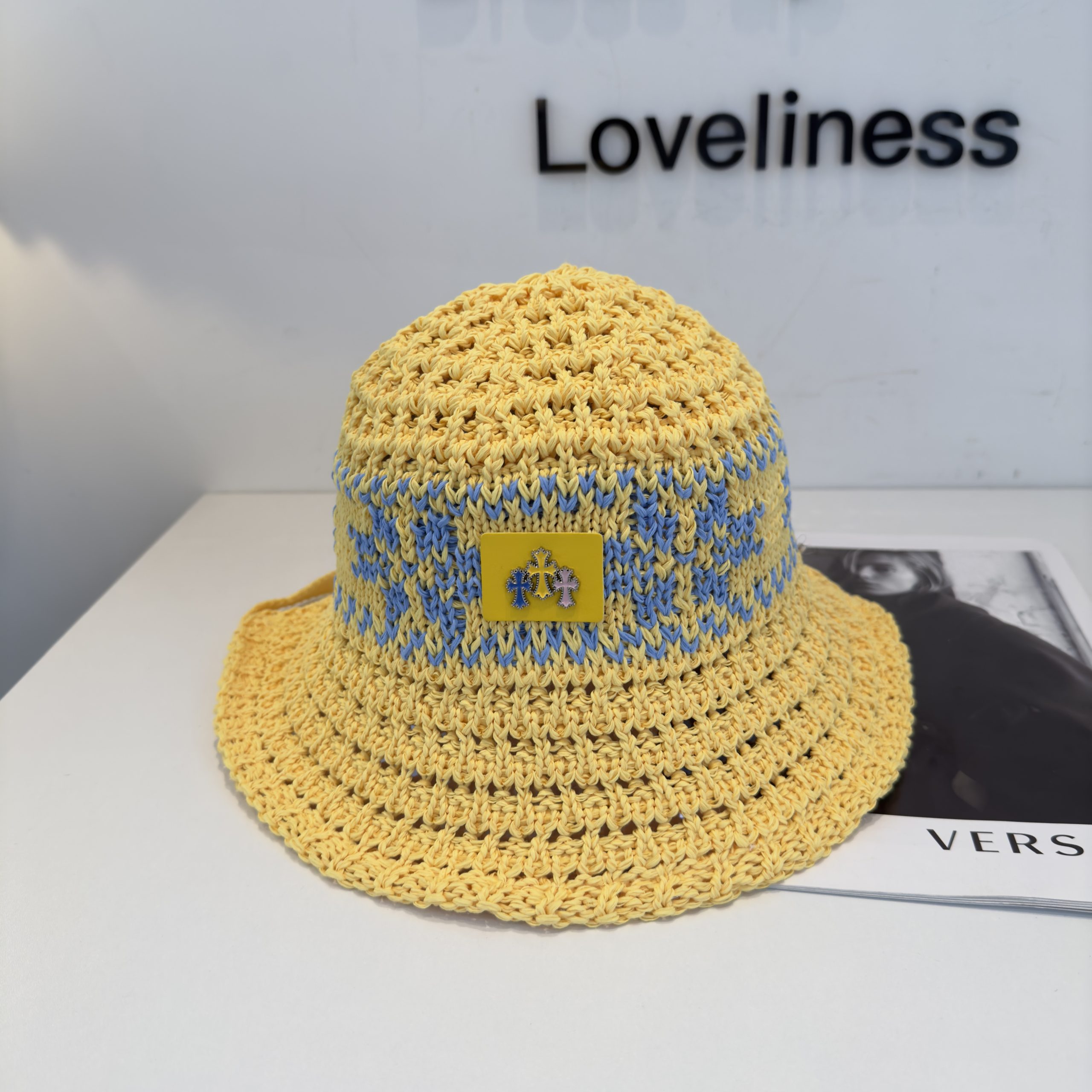 Kroxin Knitting a Boater Hat - Image 3