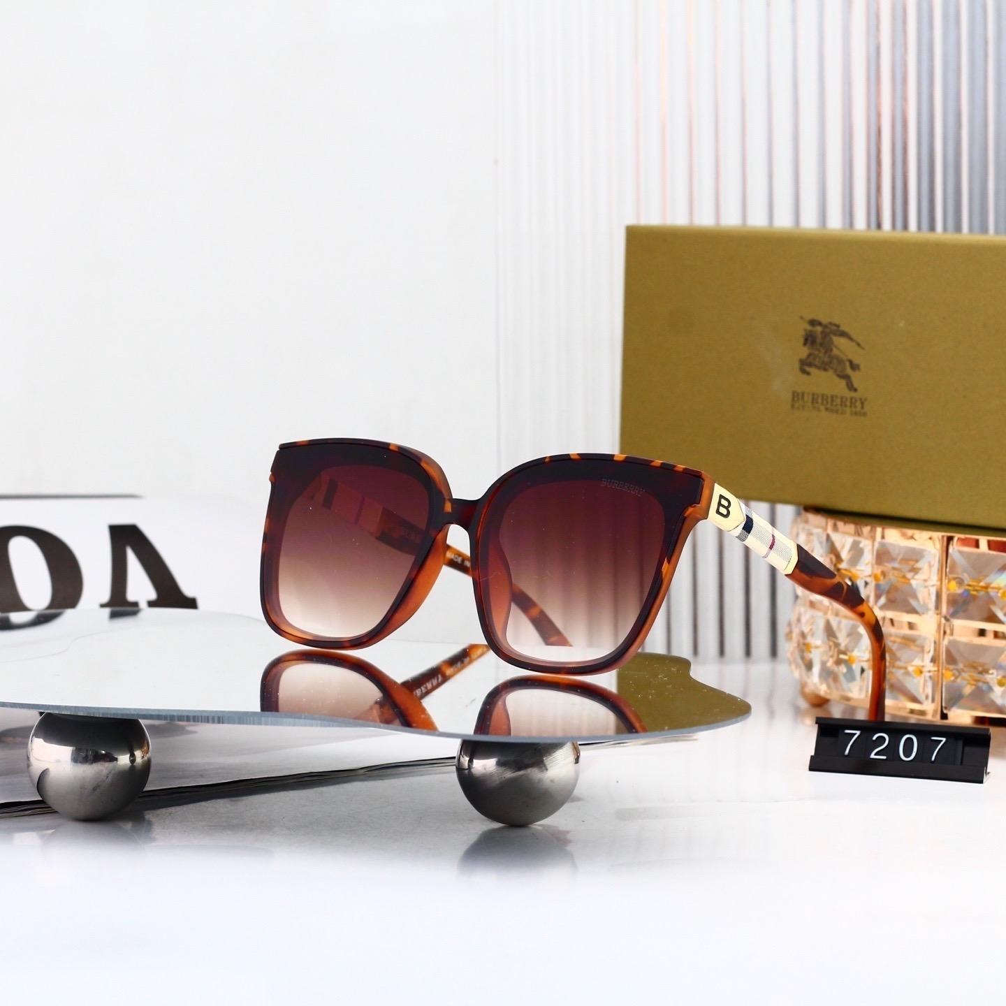 Burberry Fashionable Sunglasses - Image 6