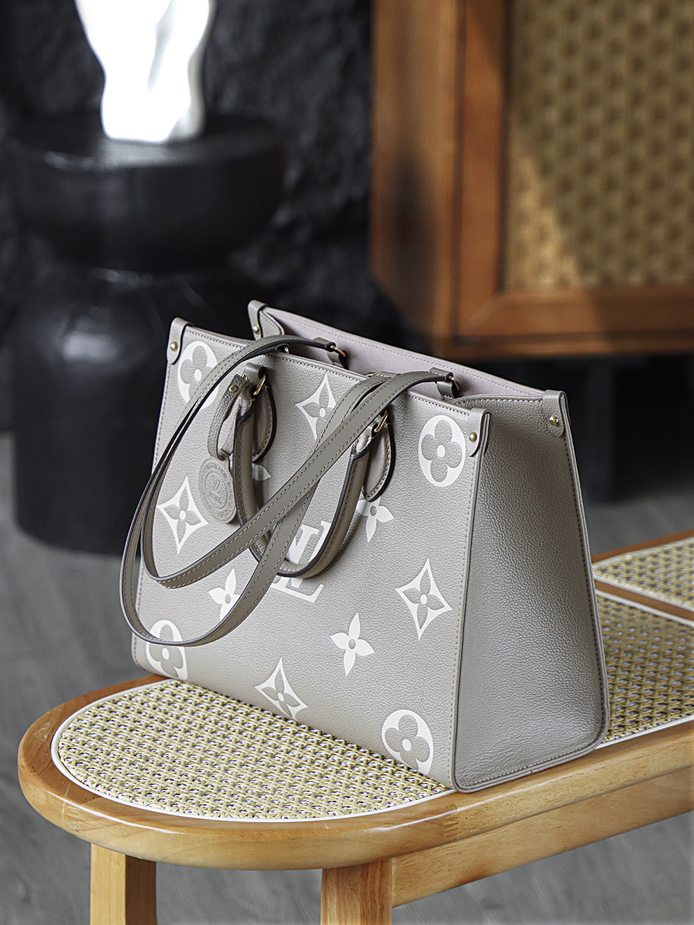 LV OnTheGo MM Bicolor Monogram Empreinte Bag - Top Quality - Image 6