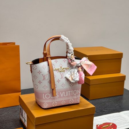 LV bucket shoulder handbag - Image 5